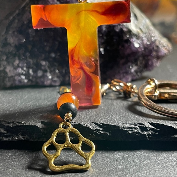 Carnelian And Onyx Custom Resin Letter “T” Keychain with Paw Charm - Picture 2 of 12